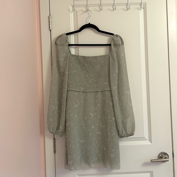 aritzia wilfred sage green villa tempest dress with white flowers - Picture 11 of 15